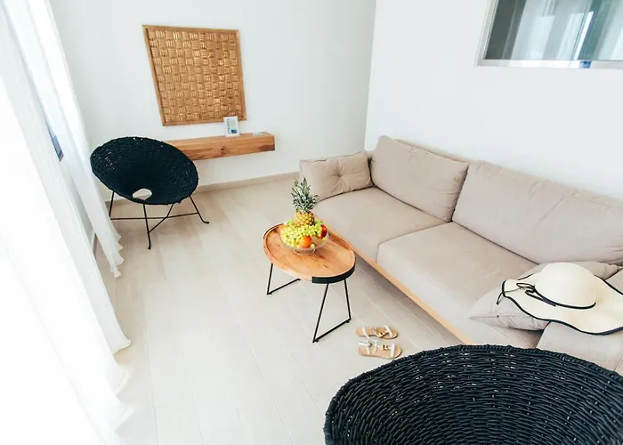 La Maltese Luxury Oia