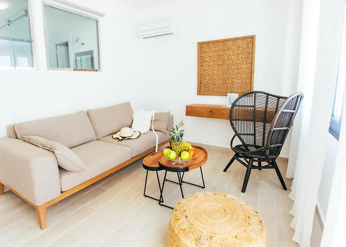 La Maltese Luxury Oia